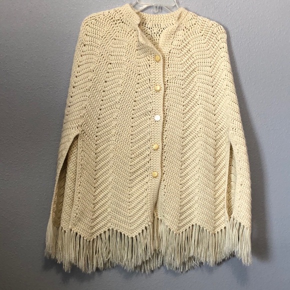 Vintage 60s 70s poncho shawl Fringe Button Poncho Cape hand knit grandma hippie - Picture 8 of 8